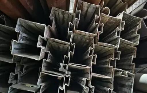 异型管智慧路灯灯杆以异型管为主体，集成多种智慧化功能